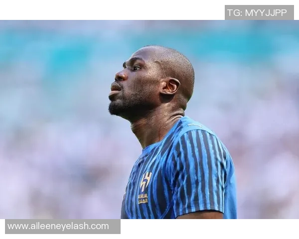 黑人足球明星黄头发的传奇故事与足球世界的多元魅力