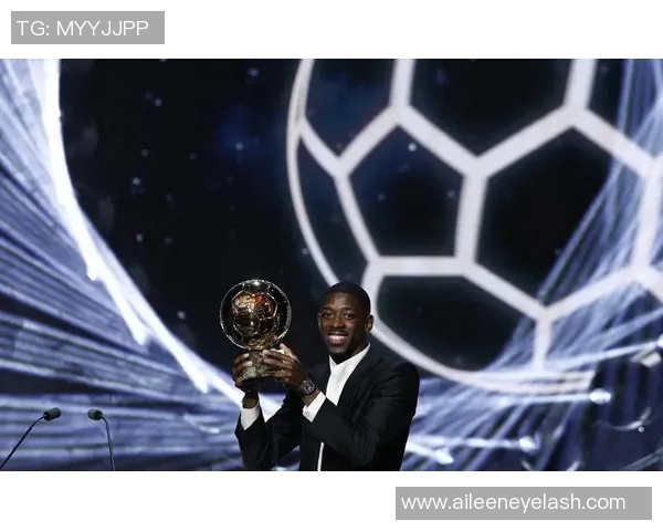世界足球明星荣耀时刻精彩瞬间领奖图片集锦展现足坛风采与激情