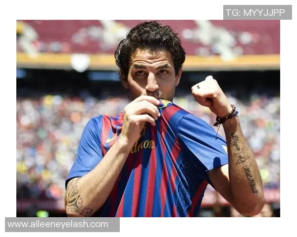 足球明星颜值巅峰瞬间大揭秘他们如何在赛场外也能闪耀光芒