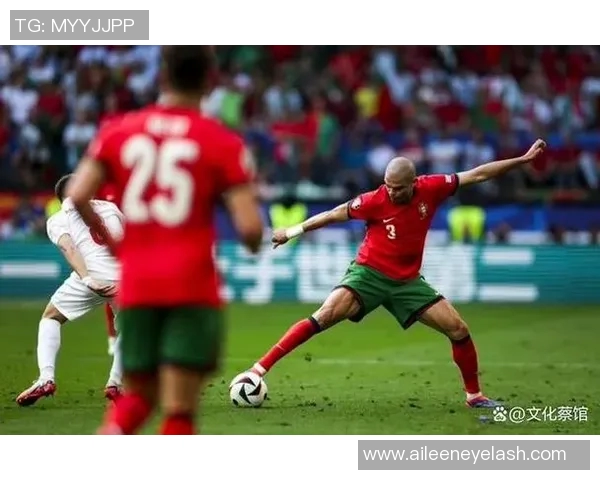 超越绿茵场的传奇人生实力惊人的足球明星们的奋斗与荣耀